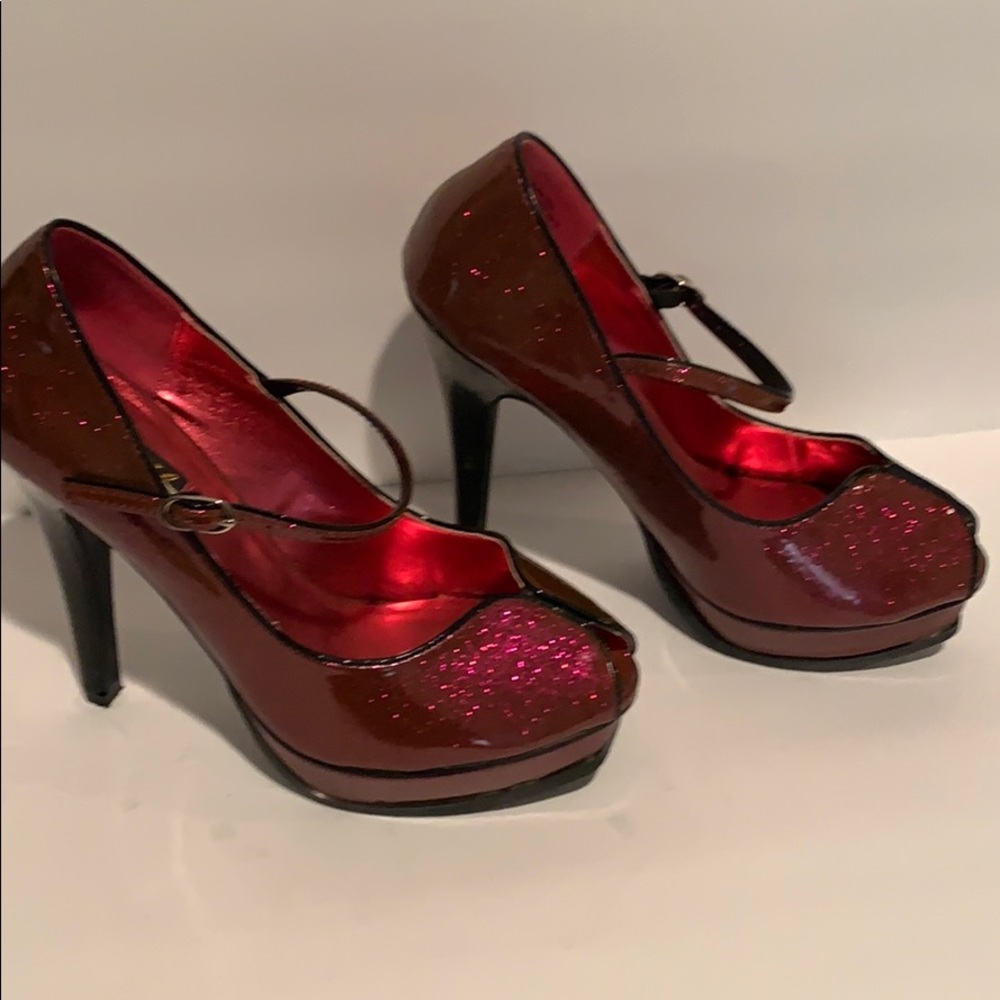 Brand new purple metallic Pinup style heel